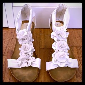 White Flower Wedges